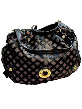 💕💕 Host Pick Nine West waffle mesh overlay shoulder bag with brass hardware